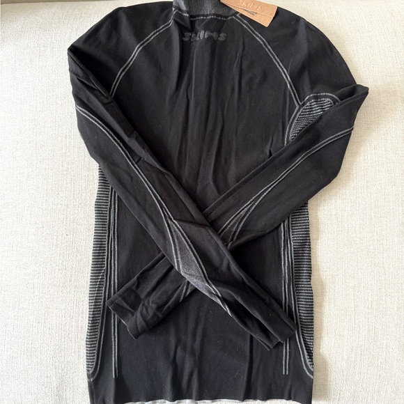 Skims First Layers Turtleneck Top Size M-XL. NWT ! - Picture 3 of 4